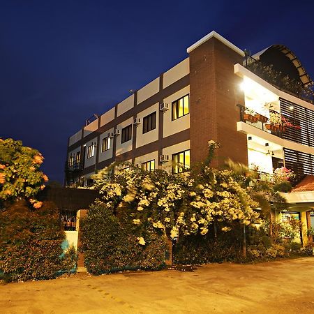 North Garden Suites Davao Stadt Exterior foto