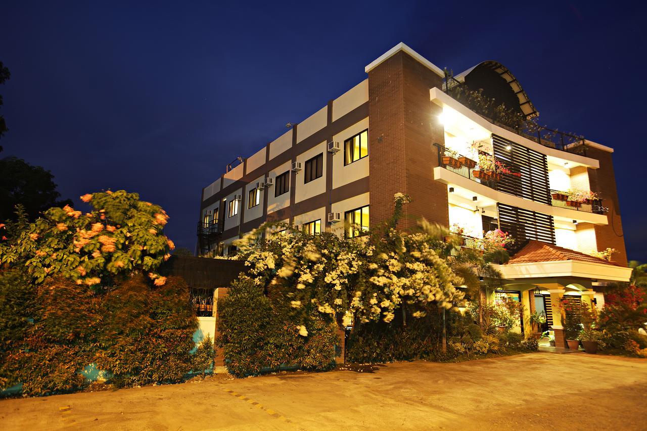 North Garden Suites Davao Stadt Exterior foto